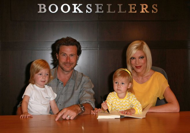 Tori Spelling, yellow dress, book signing